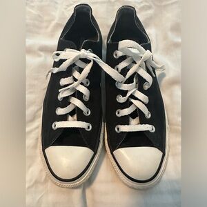 Converse Women's Size 9
Black White